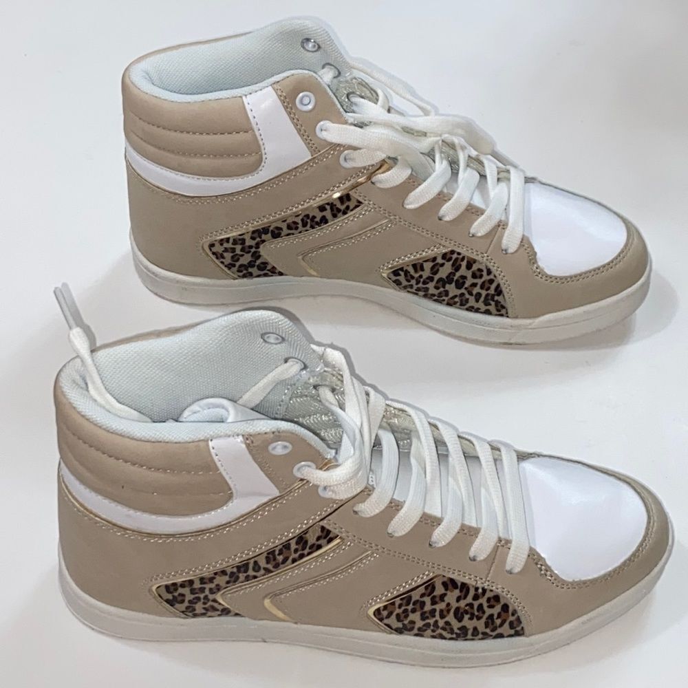 ATTITUDE WOMEN SHOES SIZE 10